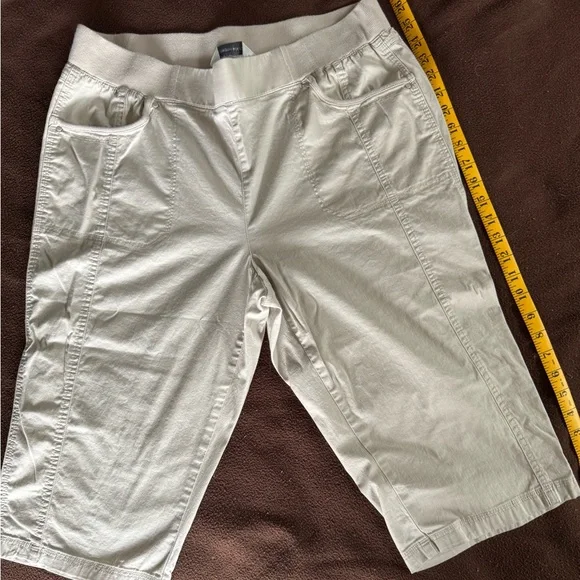 Casual Khaki Christopher & Banks Capris - Picture 1 of 9